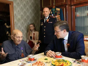 Глеб Никитин: «Нашему поколению выпало великое счастье - лично разговаривать с ветеранами Великой Отечественной войны».  Губернатор Нижегородской области поздравил ветерана Великой Отечественной войны Геннадия Луканова с Днём Победы   