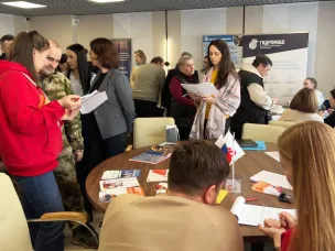 Более 100 ветеранов СВО и их родных посетили Ярмарку вакансий в Нижнем Новгороде   
